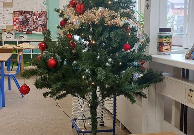 🎅🎄 Getting Our Christmas Vibes On in 2B!