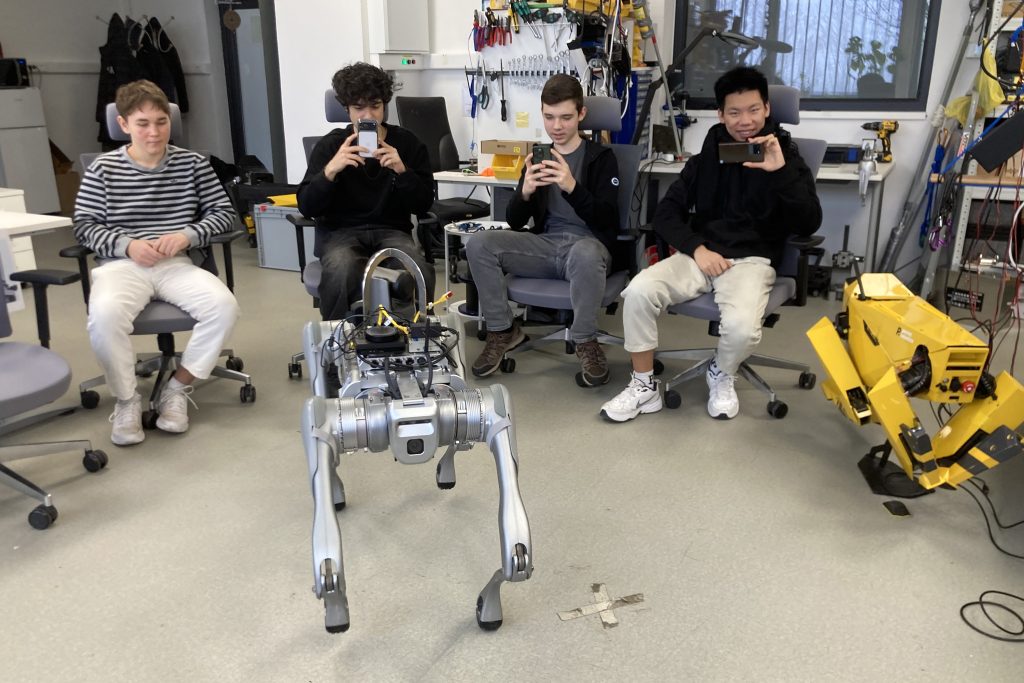 Lukas Grik (MYP5), Farid Naghizade (AP2), Mikal Masár (MYP4), Lekai Pan (DP2), Artaban and Unitree robots