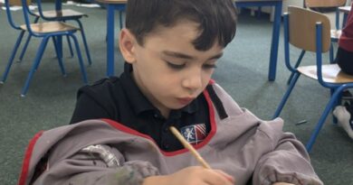 Year 2A Express Themselves Through Art 🎨
